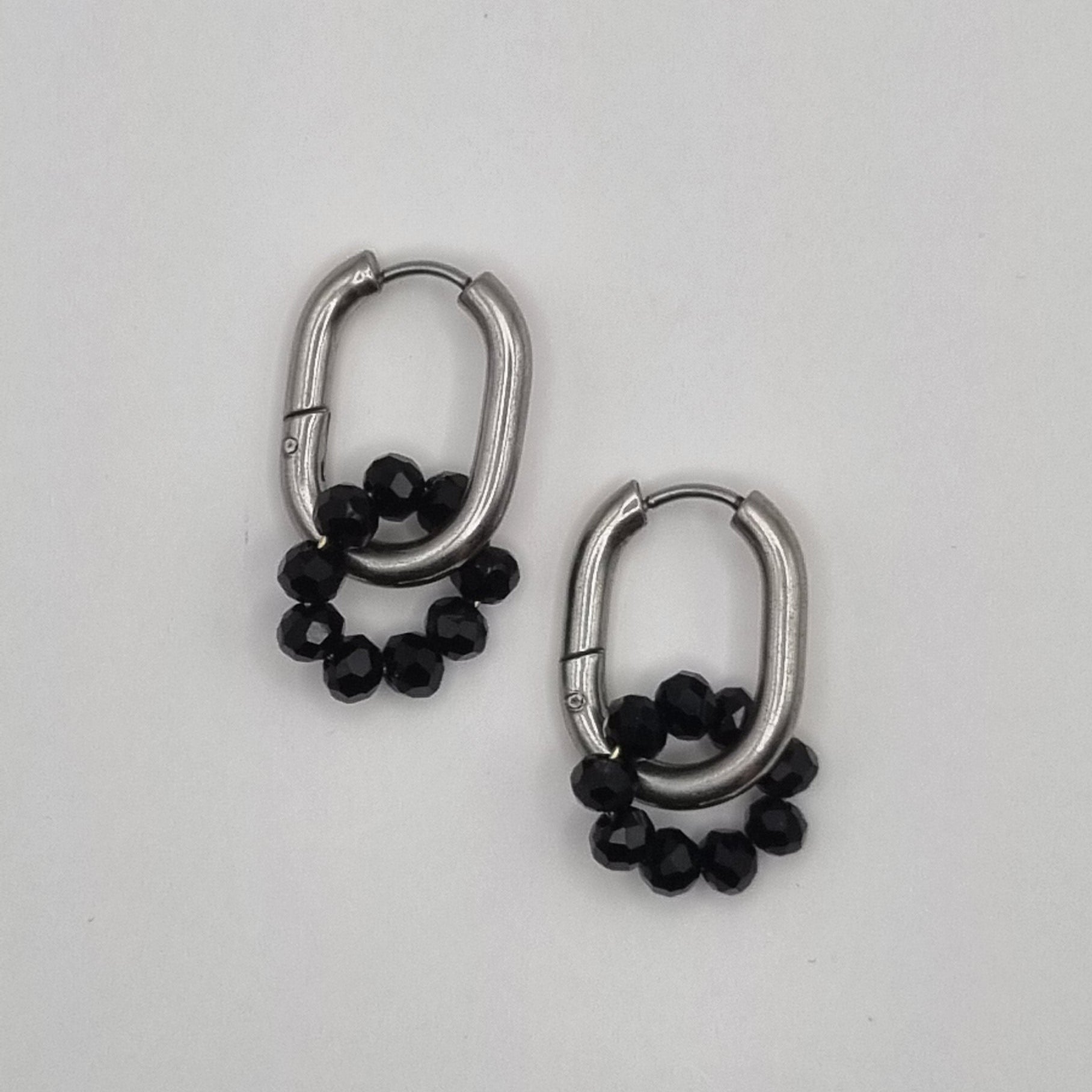 Oorbellen met bloem BY SANNE RVS zilver zwart