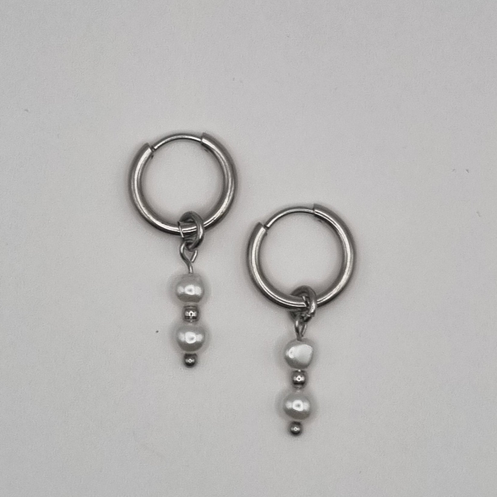 Oorbellen met pareltjes oorringen BY SANNE zilver RVS