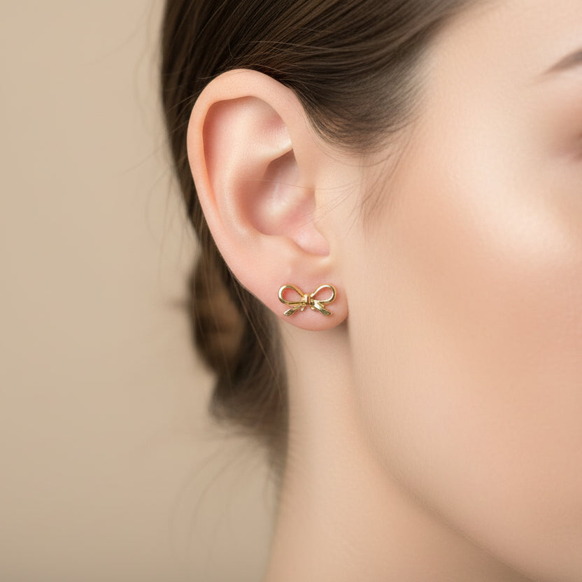 Oorknopjes studs strik goud RVS BY SANNE model