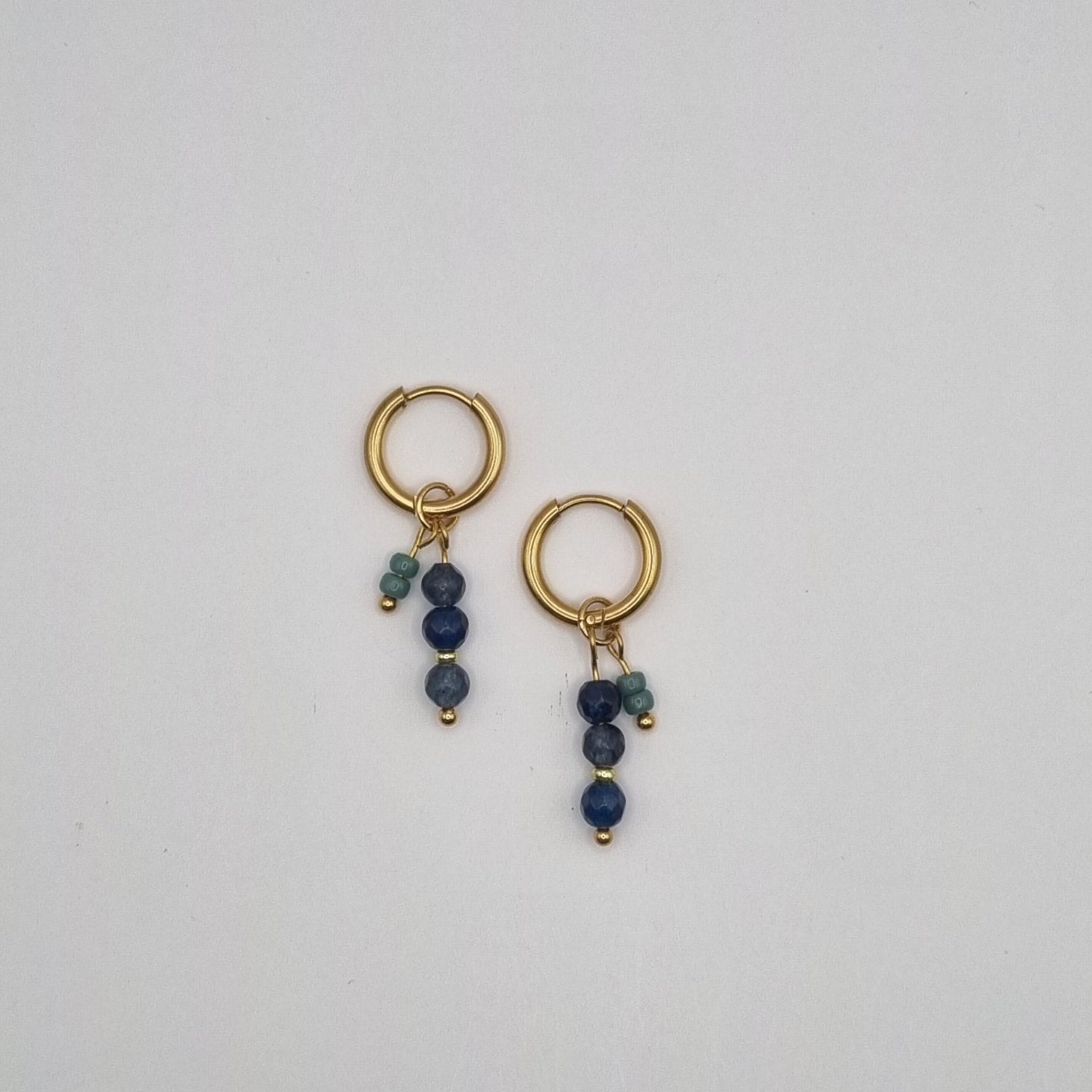 Oorringen kralen 2 BY SANNE blauw