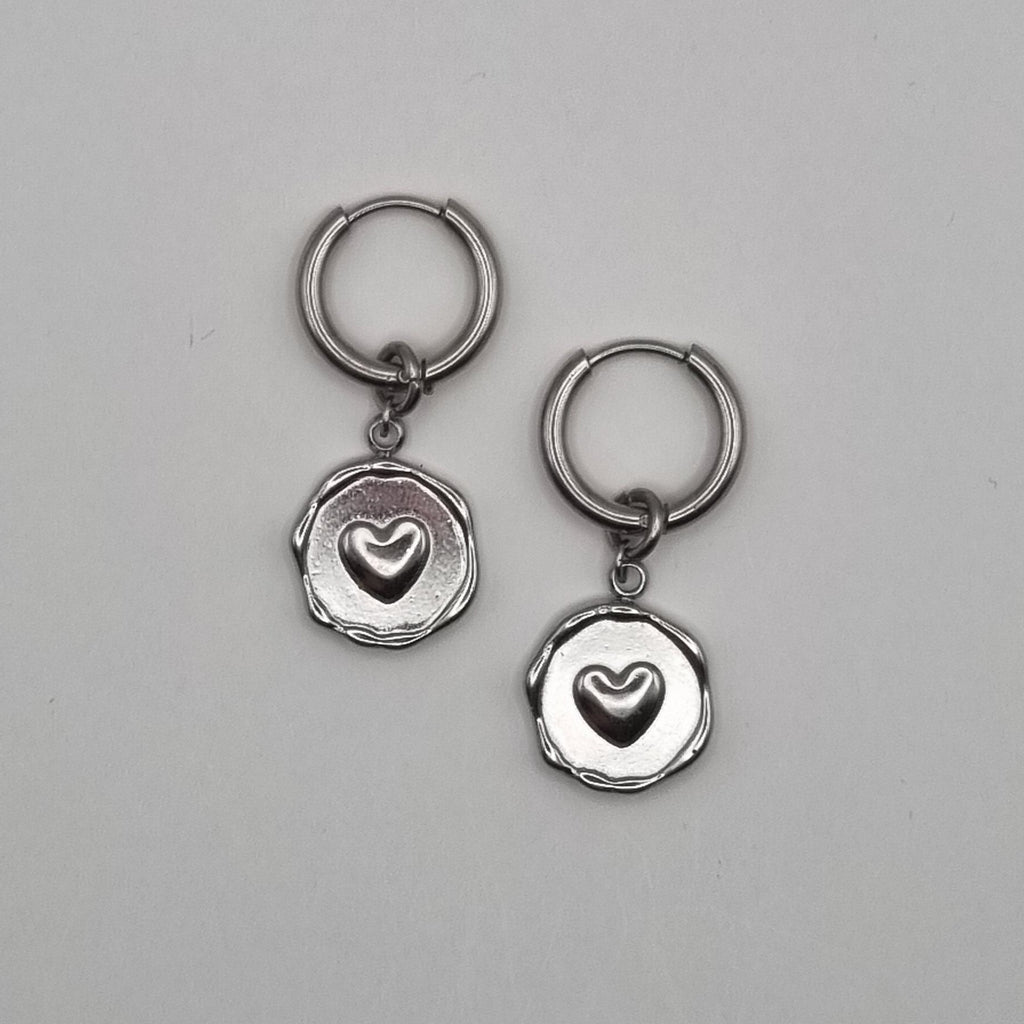 Oorringen met hanger zegel hart BY SANNE zilver