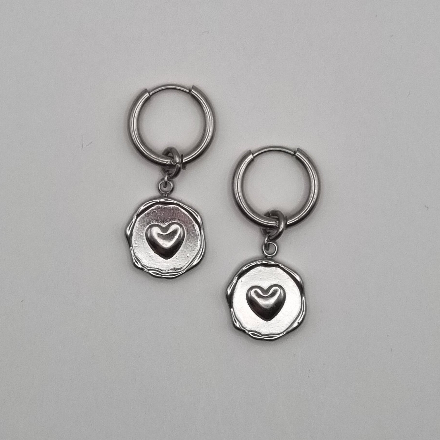 Oorringen met hanger zegel hart BY SANNE zilver