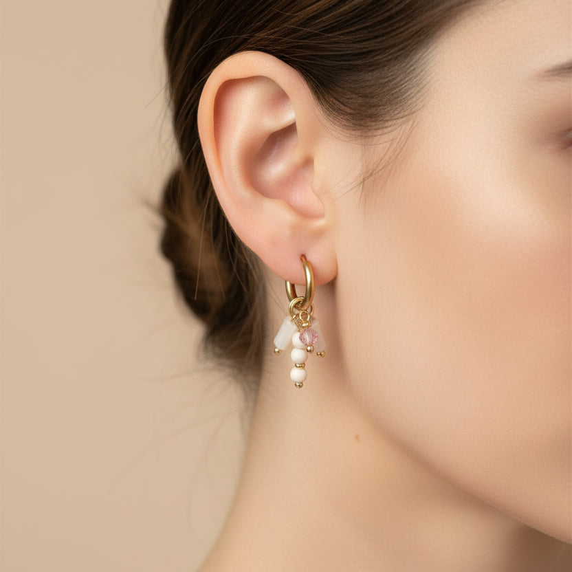 Oorringen nude roze kralen BY SANNE goud model