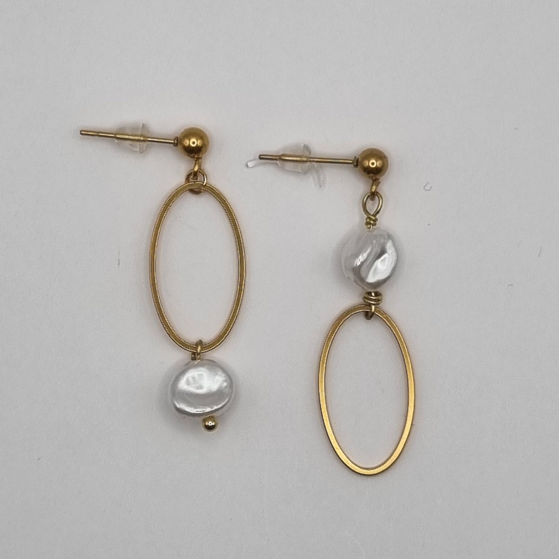 RVS oorbellen asymetrisch BY SANNE RVS imitatieparel