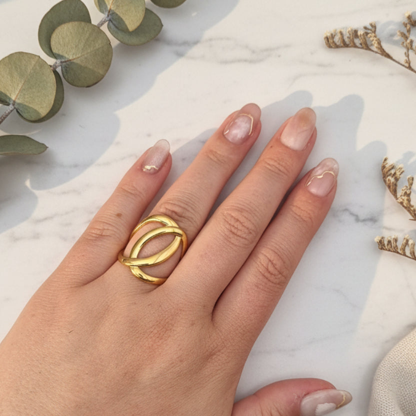 RVS ring statement Together BY SANNE model