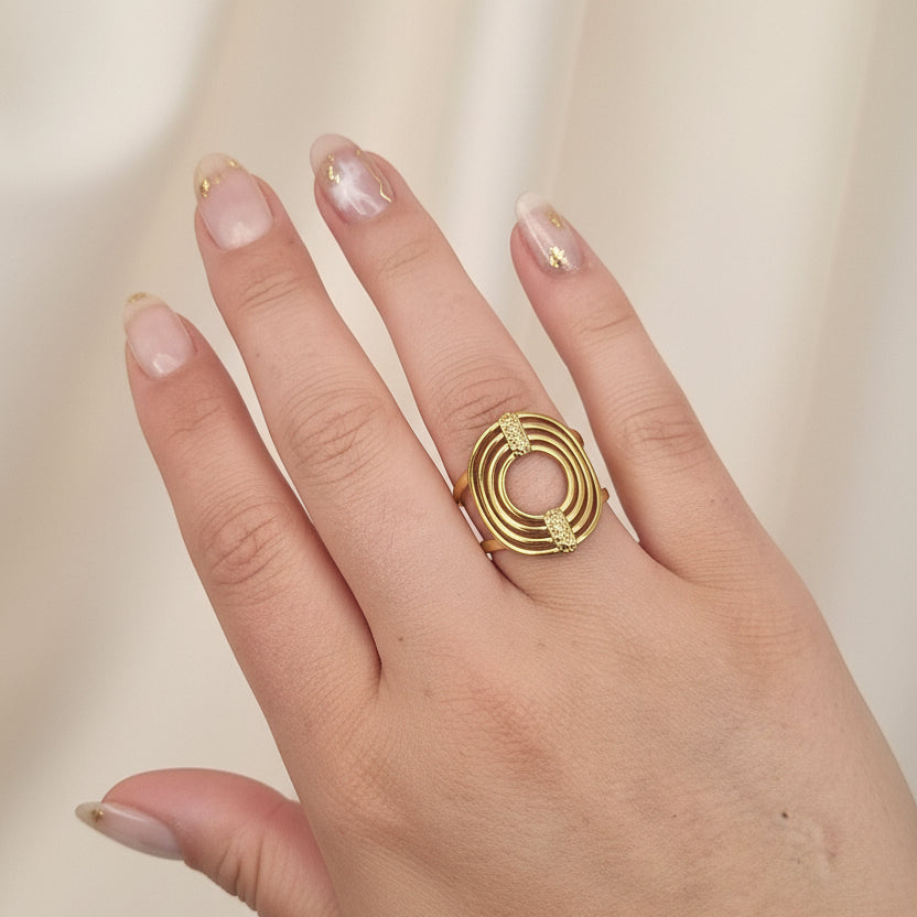 RVS statement ring Jupiter BY SANNE model