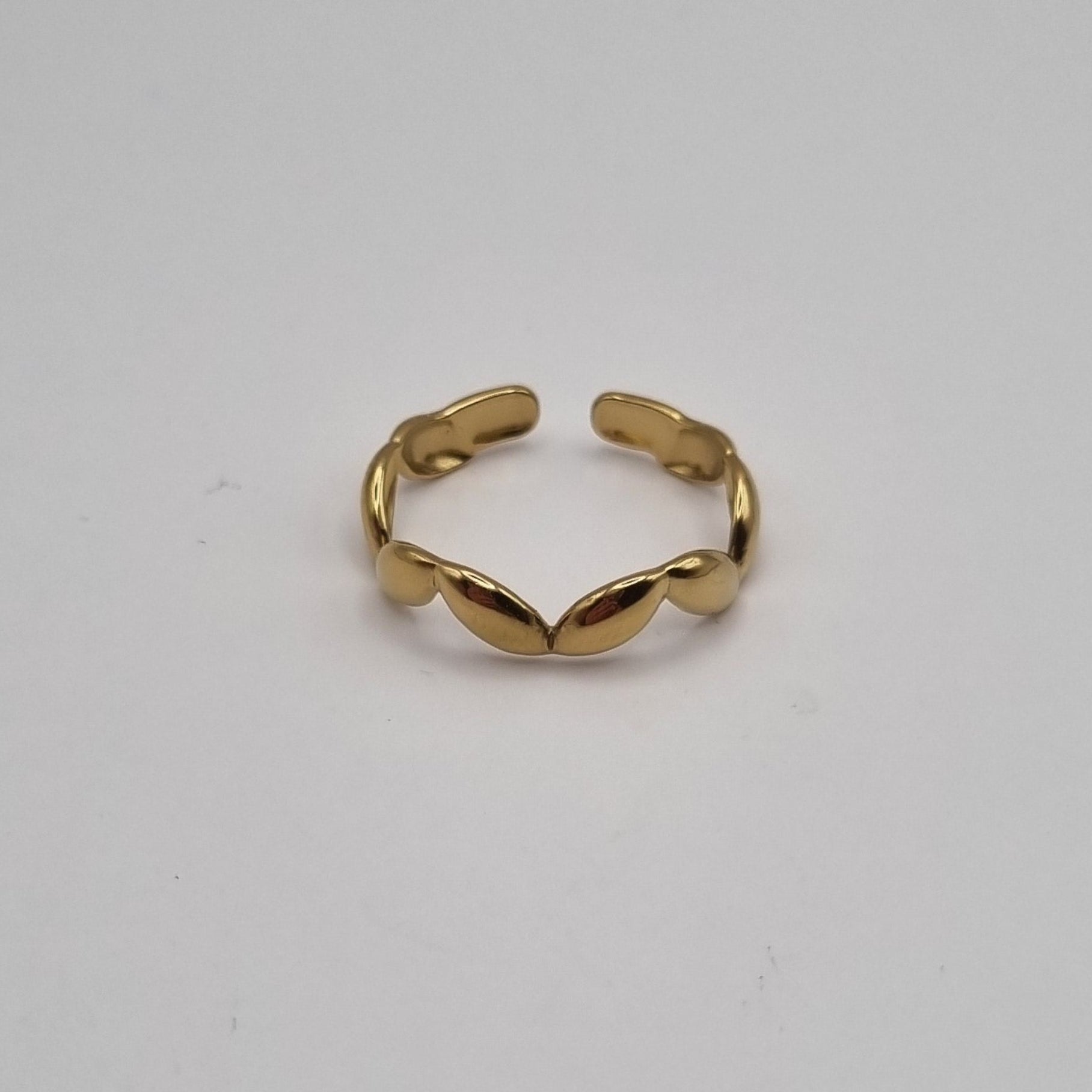 Ring V RVS BY SANNE goud